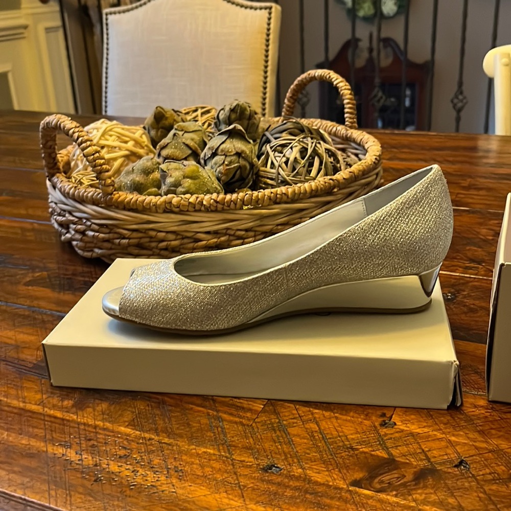 8.5 M Bandolino Silver wedge peep toes.